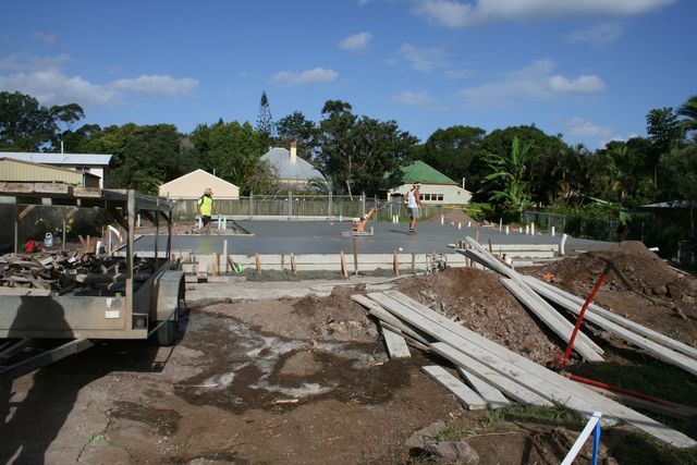 27 - The slab being poured on 04/04/2008