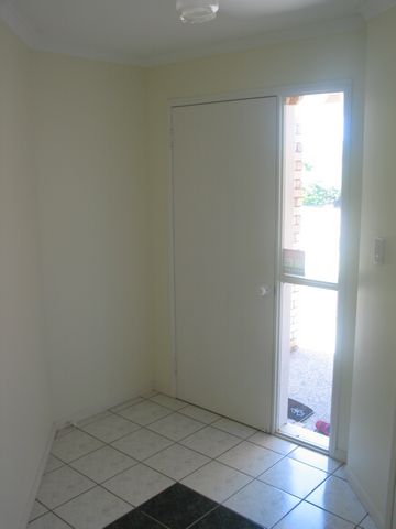 14 - Entry foyer