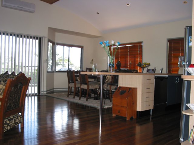 6 - Dining area