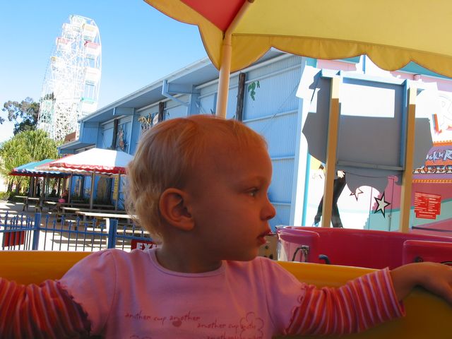 3 - Neve riding the teacup