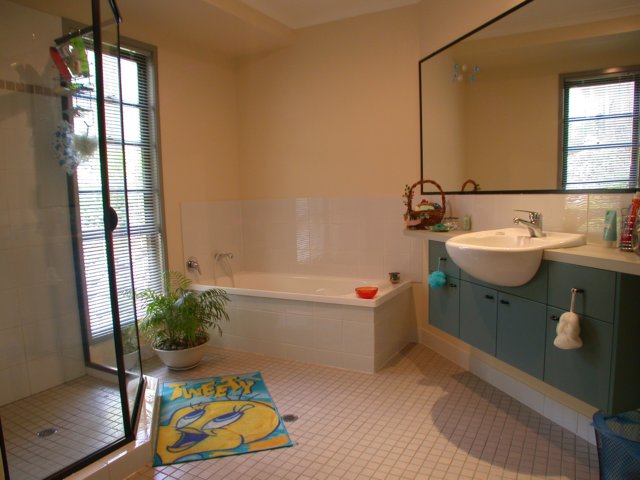 15 - Main bathroom
